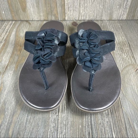 Clarks Flip Flop Leather Sandals Pewter & Black Straps With Flower Size 6. - Picture 2 of 10